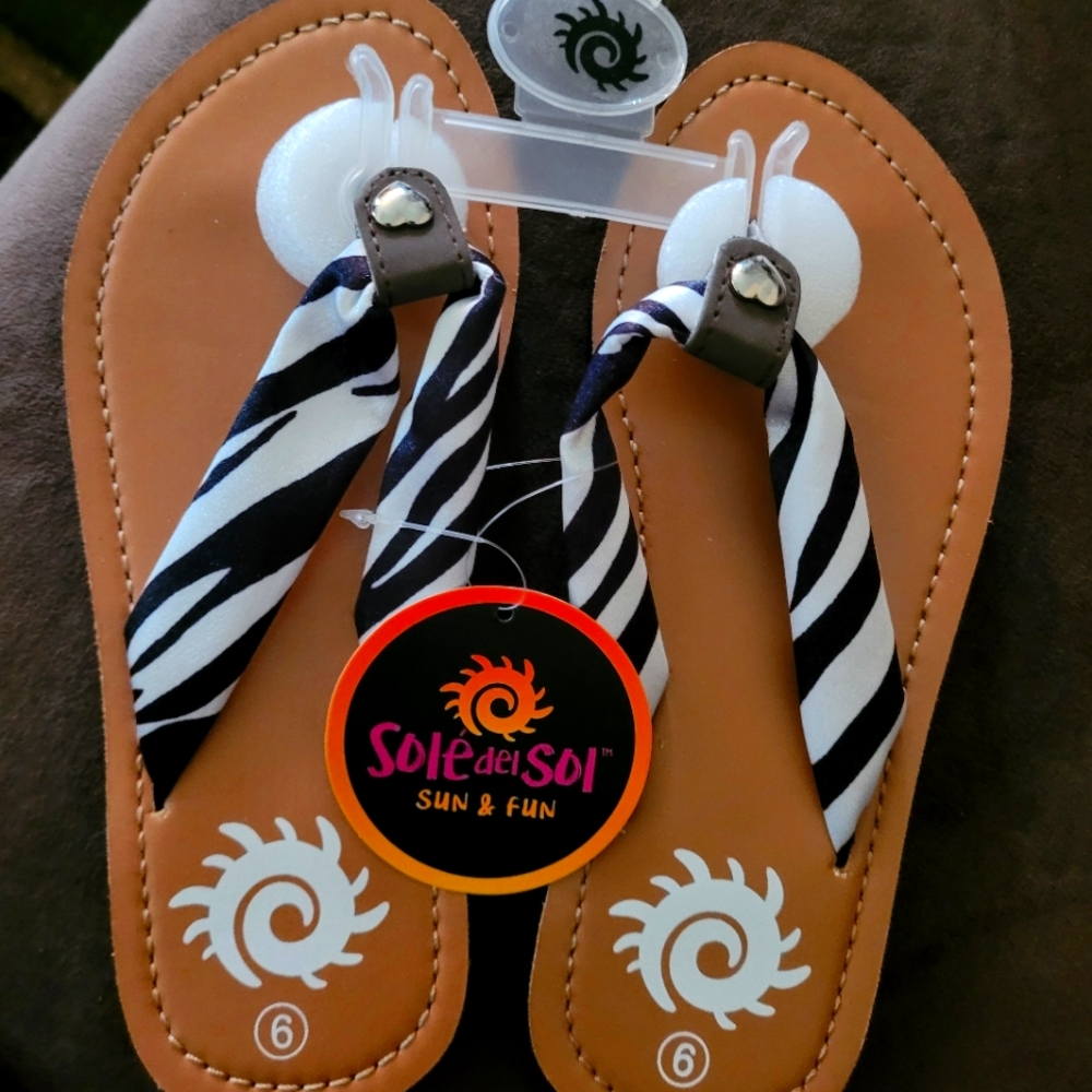 Girls/ Childs Size 6, "Sole del SOL" Summer Flip-flops ☀️